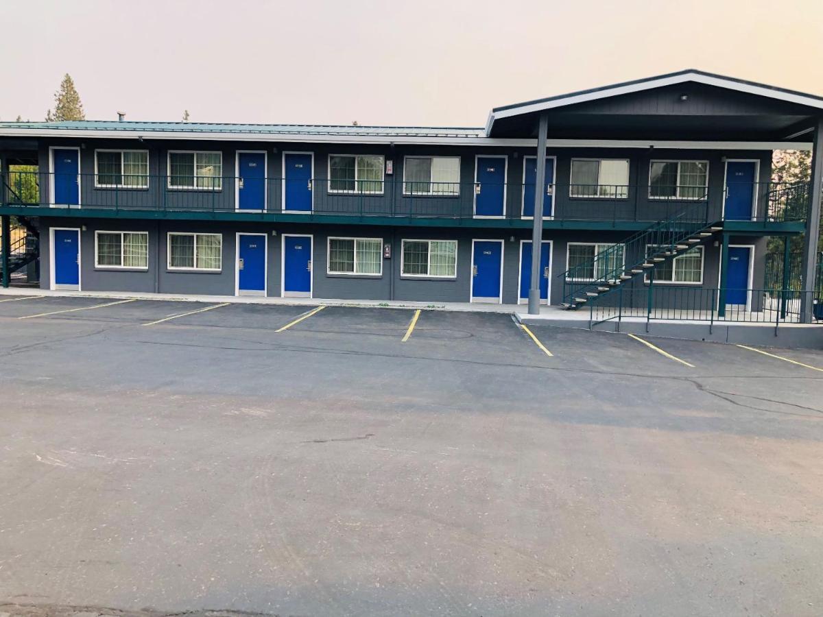 Pine Needles Inn Маунт-Шаста Екстер'єр фото