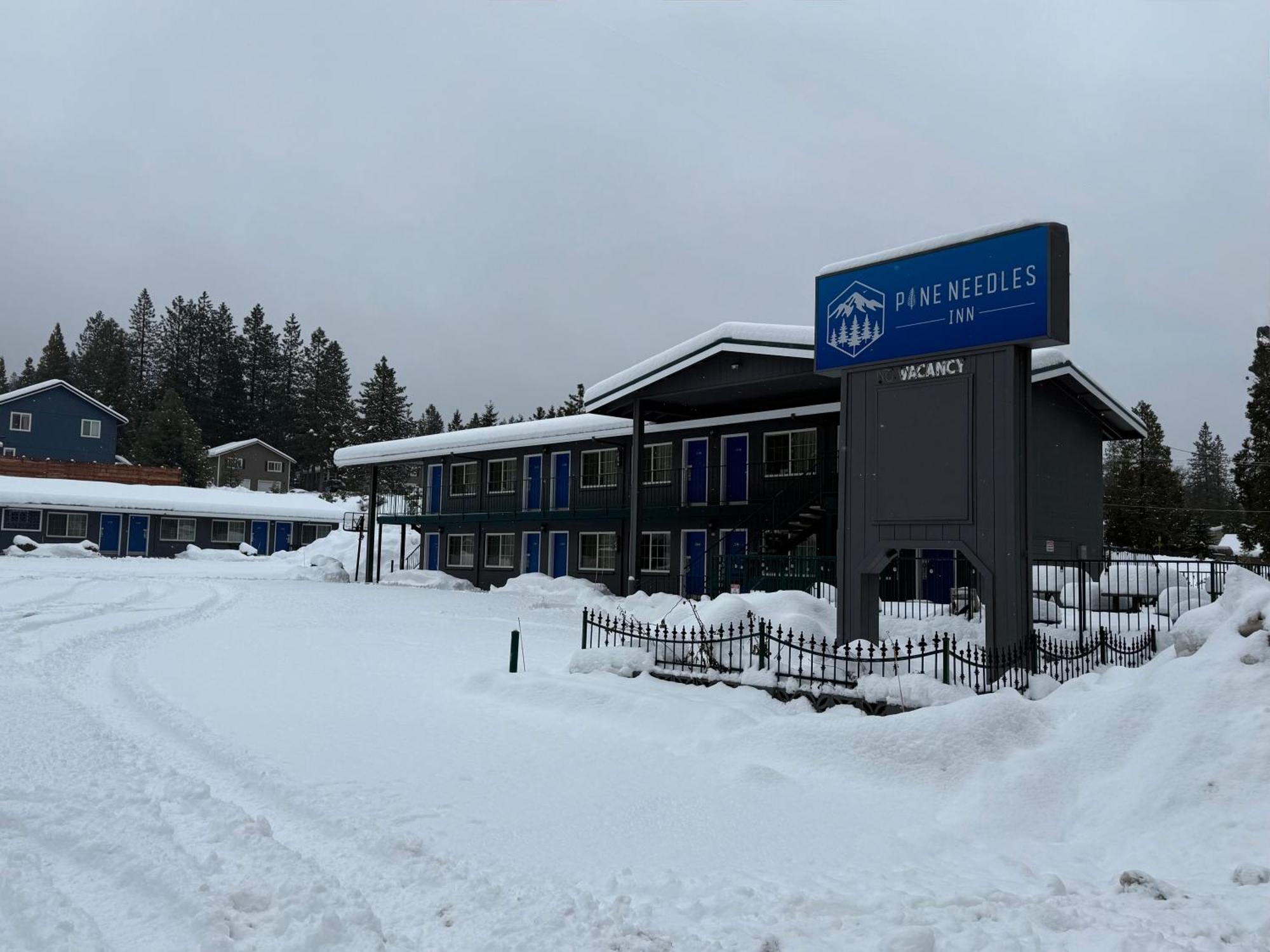 Pine Needles Inn Маунт-Шаста Екстер'єр фото